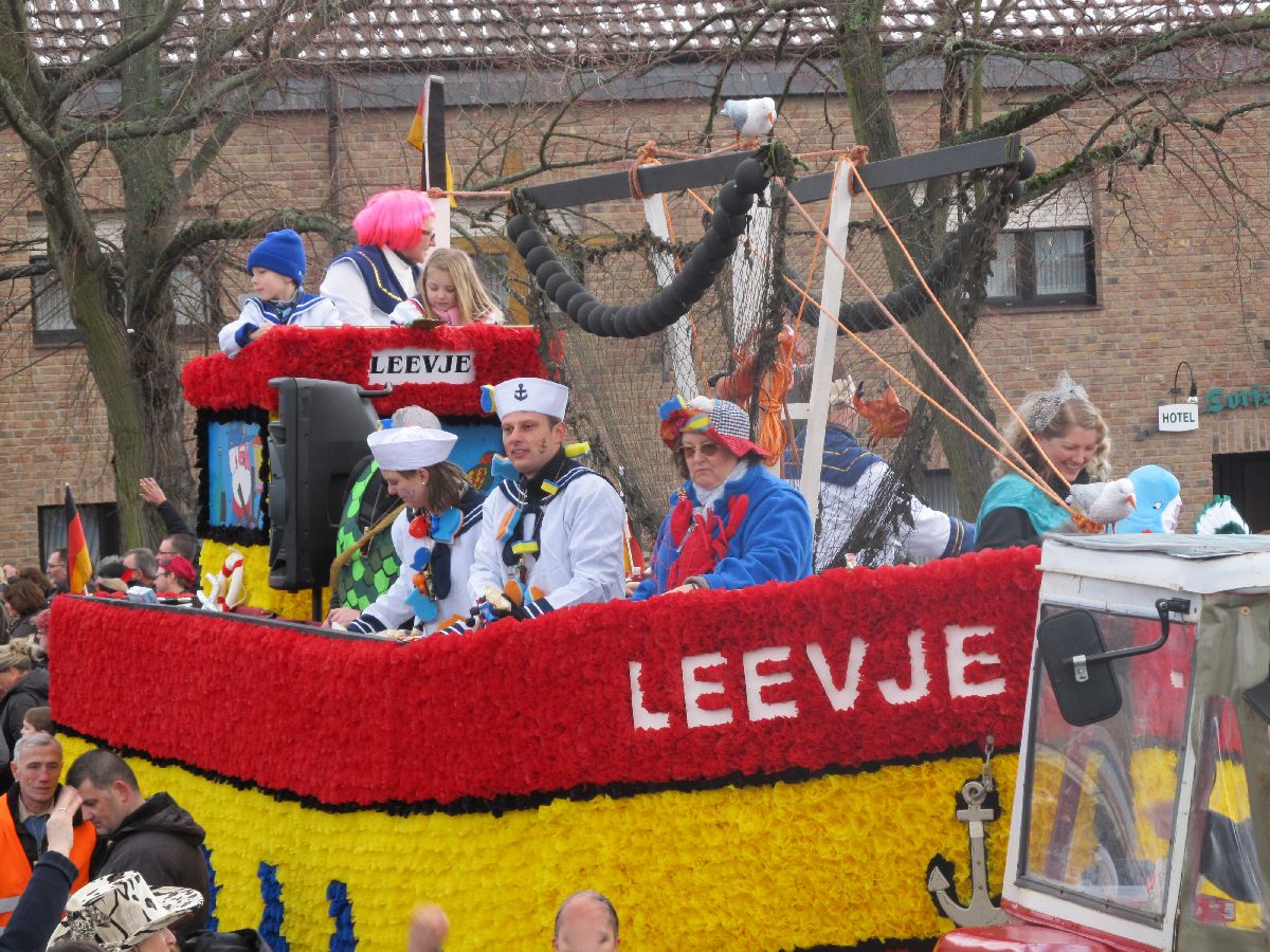 rosenmontagszug_20120221_1583335753